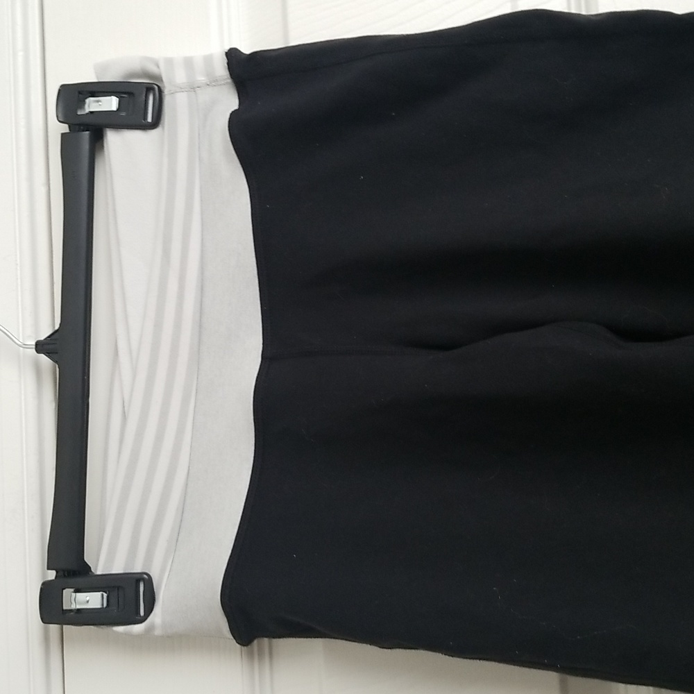 Lululemon Crisscross Waist Flare Cropped Leggings - Picture 3 of 14